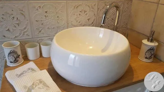 Chambres D'Hotes L'Escale Emeringes Bed & Breakfast