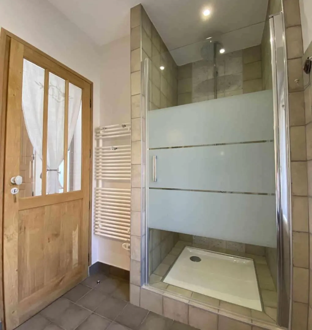 Chambres D'Hotes L'Escale Emeringes 0*,  France